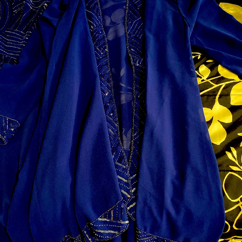3 piece 100%Polyester, feels like silk/linen.